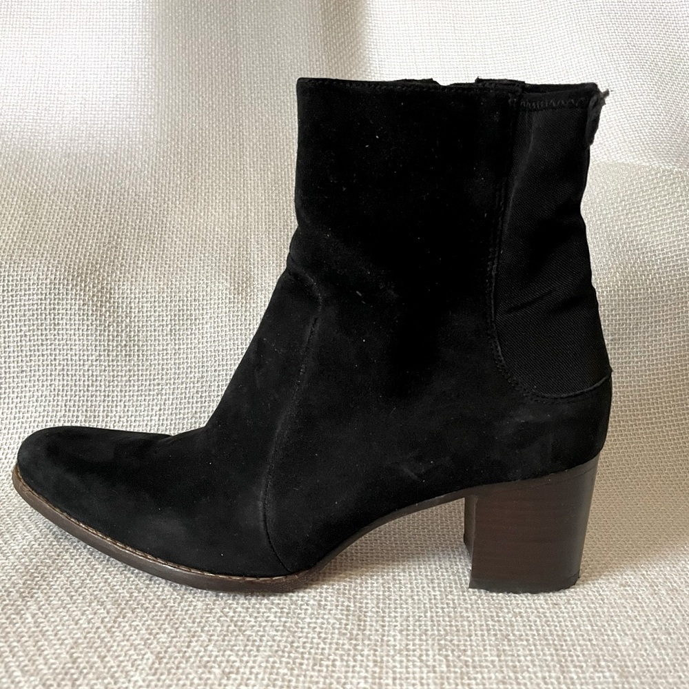 Timberland black suede booties